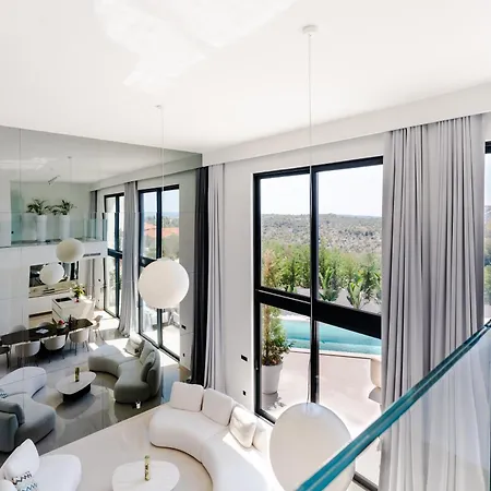 Golden Light Villa *