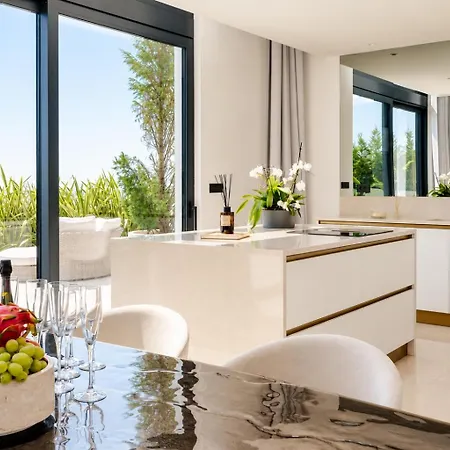 Villa Golden Light
