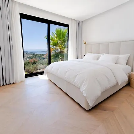 Golden Light Villa *